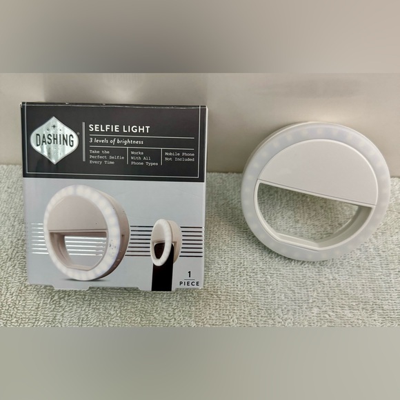 Dashing Selfie Clip Ring Light - Picture 10 of 14